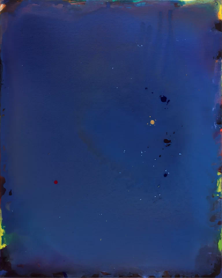 Peinture abstraite de Roy G Sfeir, Nuit étoilée I,,2022, acrylique sur toile, 100 x 80 cm, bleu apaisant, immensité du ciel… et une ponctuation comme de la poésie.