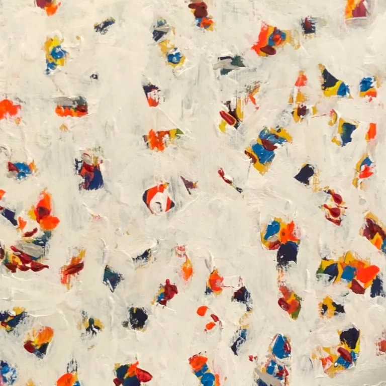 Sans titre, acrylique sur bois, 25 x 25 cm, est une subtile composition à dominante en blanc. Des petites tâches oranges, jaunes , rouges et bleues, ça et là ponctuent la surface... Une invitation au rêve .